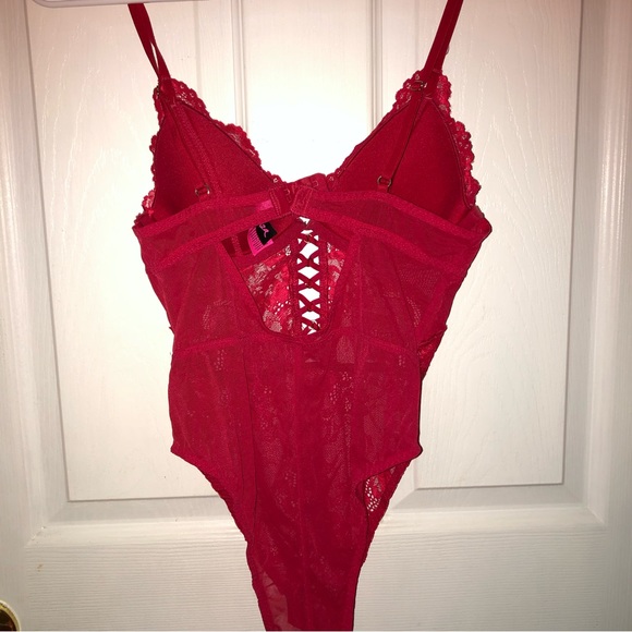 Exciting Red lace bodysuit - Picture 2 of 4